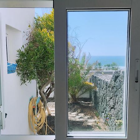 Beautiful Small Bungalow, Amazing Views And Garden Famara Luaran gambar
