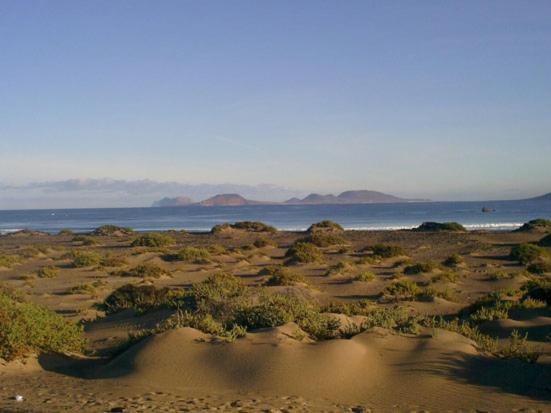 Beautiful Small Bungalow, Amazing Views And Garden Famara Luaran gambar