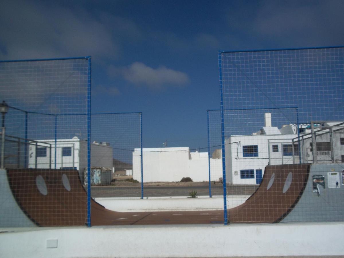 Beautiful Small Bungalow, Amazing Views And Garden Famara Luaran gambar