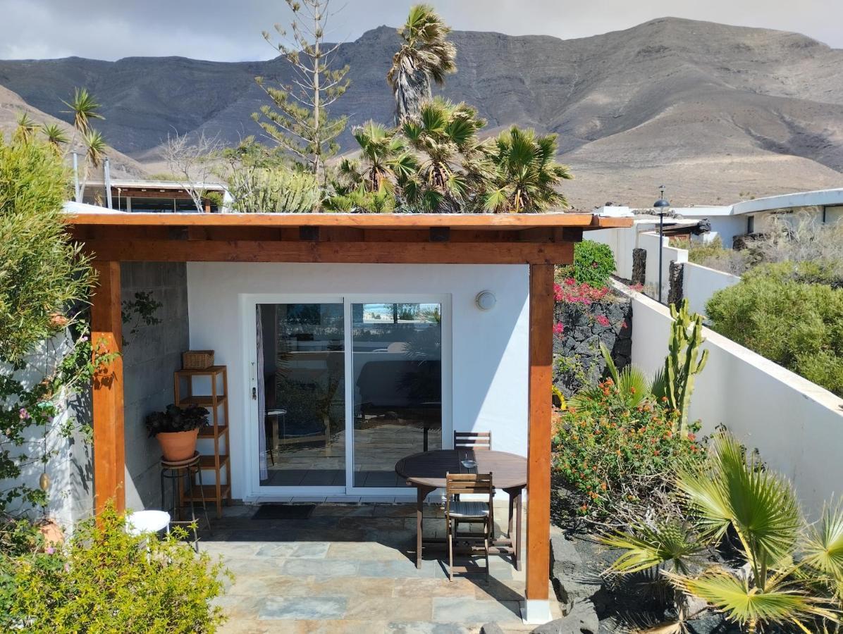 Beautiful Small Bungalow, Amazing Views And Garden Famara Luaran gambar