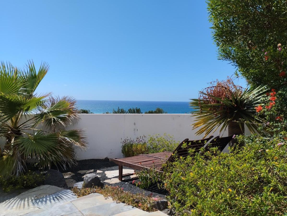 Beautiful Small Bungalow, Amazing Views And Garden Famara Luaran gambar