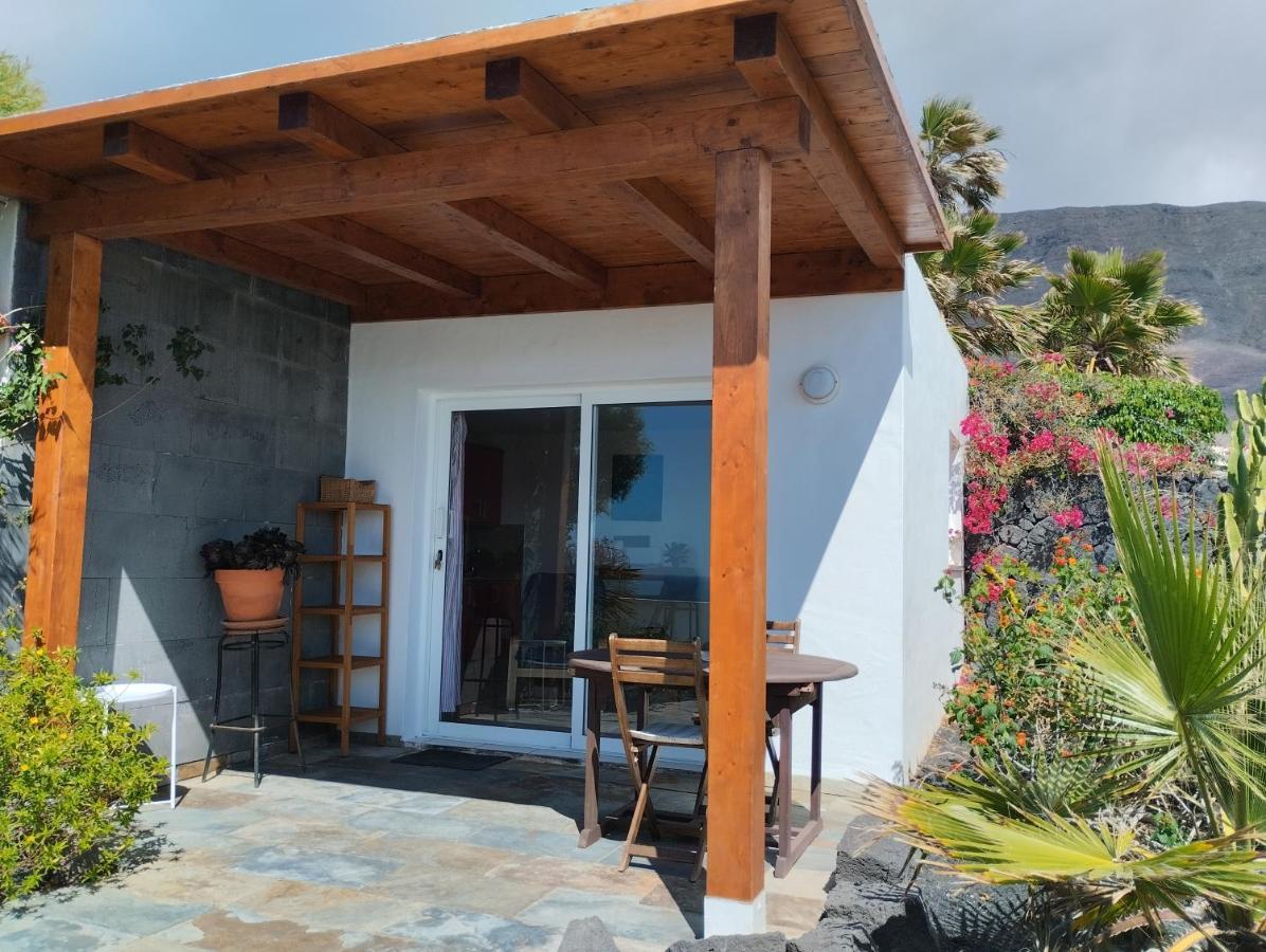 Beautiful Small Bungalow, Amazing Views And Garden Famara Luaran gambar