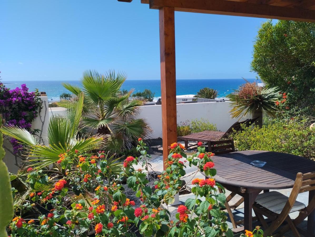 Beautiful Small Bungalow, Amazing Views And Garden Famara Luaran gambar